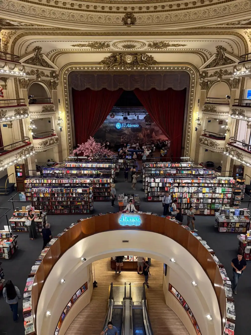 El Ateneo Grand Splendid, a bookshop inside an old theatre